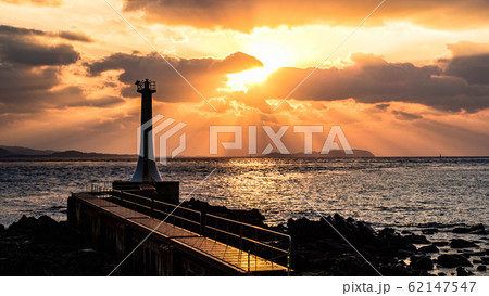 瀬詰崎灯台 (夕景) 瀬詰崎灯台 (夕景) 62147547