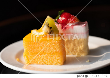 Orange cake and Yoghurt ribbon cheese cake Orange cake and Yoghurt ribbon cheese cake 62149285