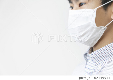 咳をする男性　マスク　ボディパーツ　パーツカット 62149511