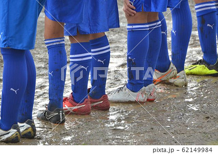 泥だらけの少年サッカー02の写真素材