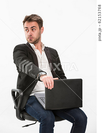 clerk of works with a laptop 62153768