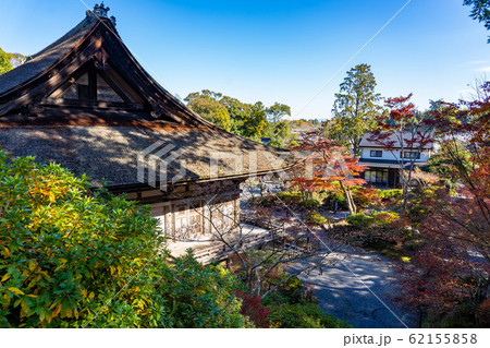 滋賀県　湖南三山の一つ　紅葉の美しい常楽寺の本堂 62155858
