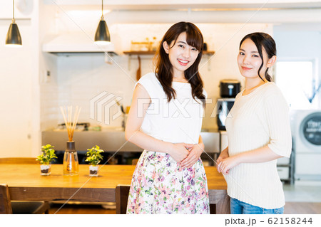 女性 若い女性 新生活 かわいい ライフスタイル カジュアル 女性 若い女性 新生活 かわいい ライフスタイル カジュアル 62158244