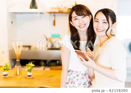 女性 若い女性 新生活 かわいい ライフスタイル カジュアル 女性 若い女性 新生活 かわいい ライフスタイル カジュアル 62158260