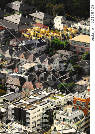 東京都心の戸建ての家が集まる住宅街の空撮 62159428