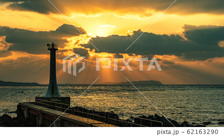 瀬詰崎灯台 (夕景) 瀬詰崎灯台 (夕景) 62163290