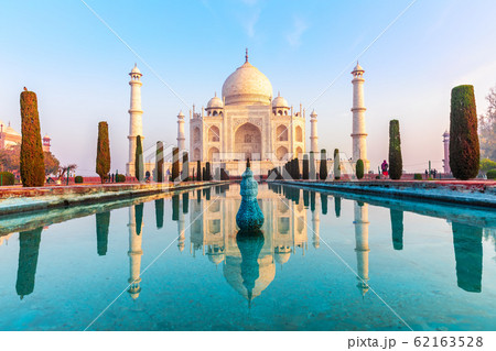 Taj Mahal mausoleum at sunset, Agra, India 62163528