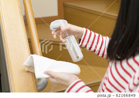 アルコール消毒イメージ（手すり） 62166849