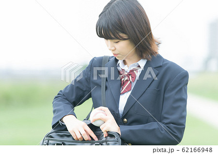 不安な表情の女子高生 不安な表情の女子高生 62166948