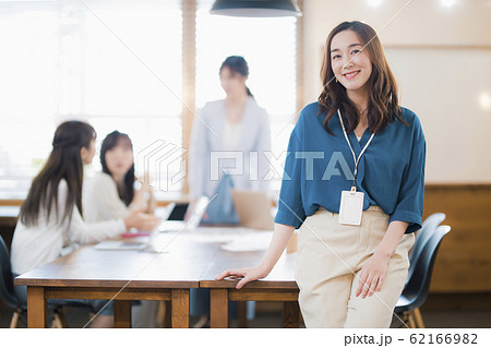 女性ビジネスチーム 女性ビジネスチーム 62166982