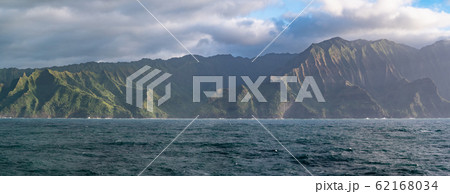 ハワイ カウアイ島 ナパリコースト 62168034