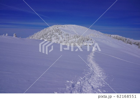 冬の会津駒ヶ岳への登山道(色) 62168551