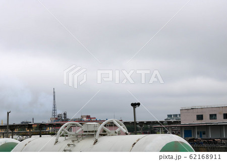 Dirty rusty cylindrical iron metal railroad tank Dirty rusty cylindrical iron metal railroad tank 62168911