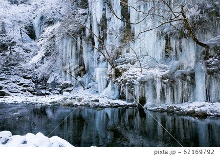 【埼玉県】秩父市大滝 三十槌の氷柱と雪景色 【埼玉県】秩父市大滝 三十槌の氷柱と雪景色 62169792