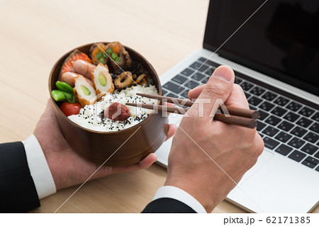 昼休憩 昼休憩 62171385