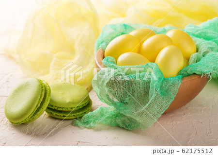 Easter eggs in a wooden bowl 62175512