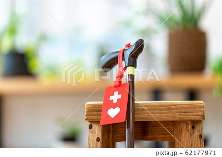 杖とヘルプマーク 杖とヘルプマーク 62177971