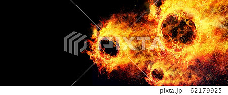 凄い速さで飛行する抽象的な火の玉 62179925