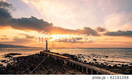 瀬詰崎灯台 （夕景） 62181398