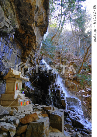 2月　富士河口湖町189氷結した父の白滝･河口浅間神社 62182786