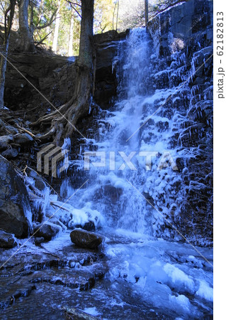 2月 富士河口湖町162氷結した母の白滝・河口浅間神社 2月 富士河口湖町162氷結した母の白滝・河口浅間神社 62182813