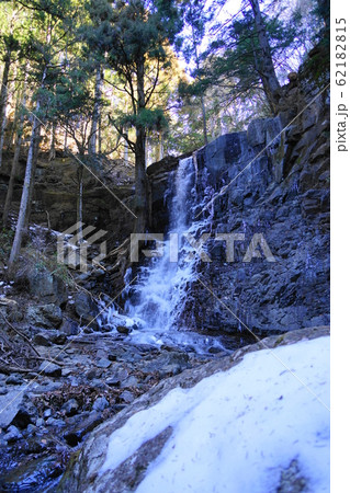 2月　富士河口湖町160氷結した母の白滝･河口浅間神社 62182815