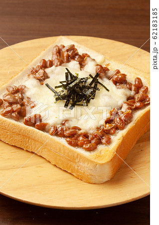 納豆トースト 62183185