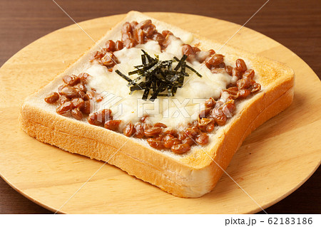 納豆トースト 62183186
