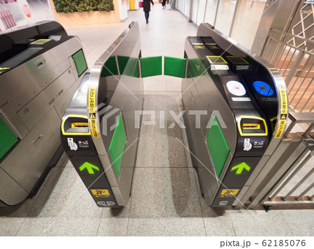 駅の自動改札口 駅の自動改札口 62185076