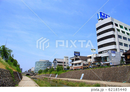 瀬戸川と瀬戸市中心街の風景 62185440