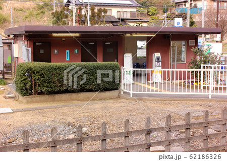 ホームから見た総武本線南酒々井駅の駅舎(2) ホームから見た総武本線南酒々井駅の駅舎(2) 62186326