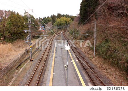 跨線橋から見下ろした総武本線南酒々井駅のホーム(1) 跨線橋から見下ろした総武本線南酒々井駅のホーム(1) 62186328