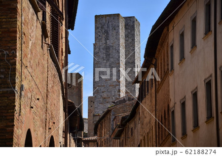 サンジミニャーノの街並み San Gimignano  62188274