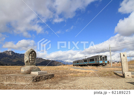 大糸線　冬の北アルプス山麓 62189225