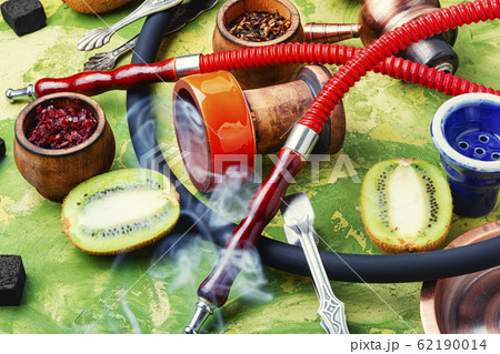 Oriental shisha with kiwi Oriental shisha with kiwi 62190014