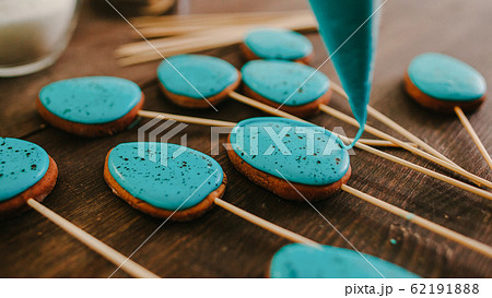festive culinary homemade easter biscuits icing 62191888