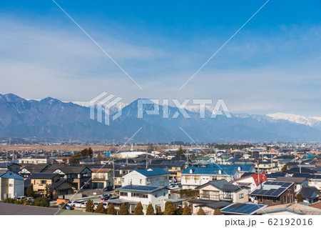 北アルプスと安曇野市街地：安曇野市役所【眺望デッキ】より撮影　　　安曇野市豊科 62192016