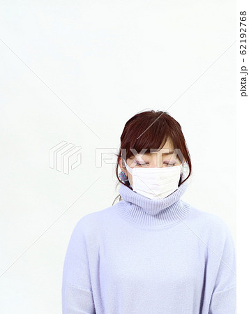 マスクをする女性 マスクをする女性 62192768