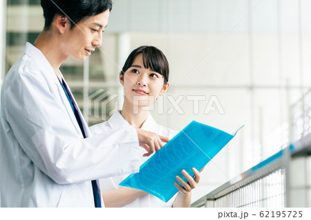 医師 看護師 病院 62195725
