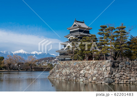 国宝松本城、冬の北アルプス、常念岳、現存12天守、信州、松本市、長野県 国宝松本城、冬の北アルプス、常念岳、現存12天守、信州、松本市、長野県 62201483