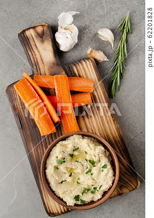Flat lay view at vegetable Hummus dip dish topped 62201828