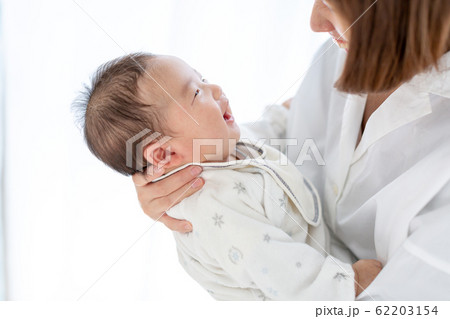 赤ちゃんと母親 赤ちゃんと母親 62203154