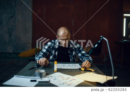 Maniac kidnapper cuts out letters to compose text 62203283