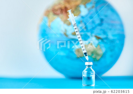 Medical syringe and ampoule with a medicine 62203615