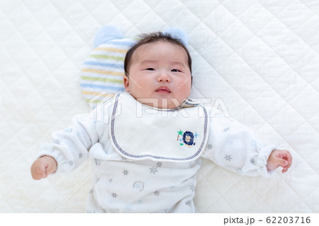 生後4ヵ月の赤ちゃん 生後4ヵ月の赤ちゃん 62203716