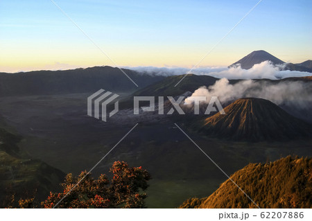 インドネシア・ブロモ山 ブロモ・テンゲル・スメル国立公園 Mount Bromo 62207886