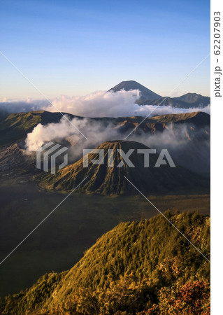 インドネシア・ブロモ山 ブロモ・テンゲル・スメル国立公園 Mount Bromo 62207903