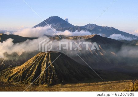 インドネシア・ブロモ山 ブロモ・テンゲル・スメル国立公園 Mount Bromo 62207909