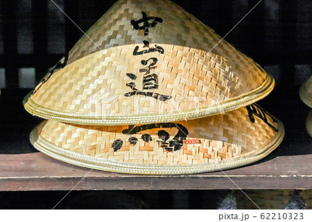 馬籠宿で売られている被り笠 62210323