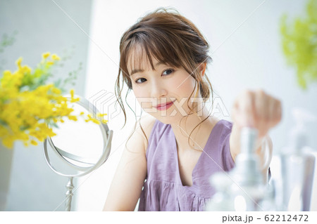 女性　美容　ビューティー　スキンケア 62212472